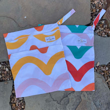 Load image into Gallery viewer, Wet Bag - Color Waves
